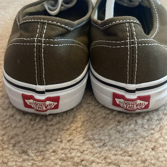 Vans - men’s 9, women’s 11 - Picture 3 of 7